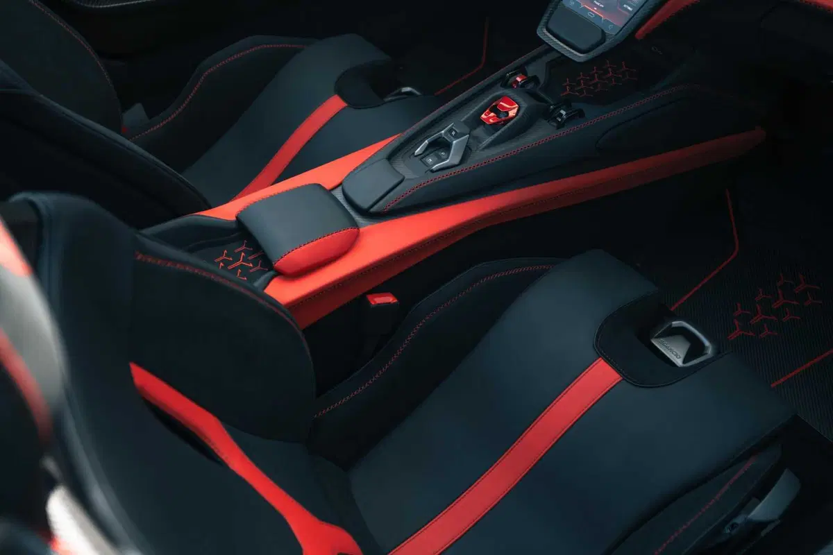 Lamborghini Fenomeno Roadster: 1080 CV ibridi a cielo aperto, ne nasceranno soltanto 15 nel mondo (55)