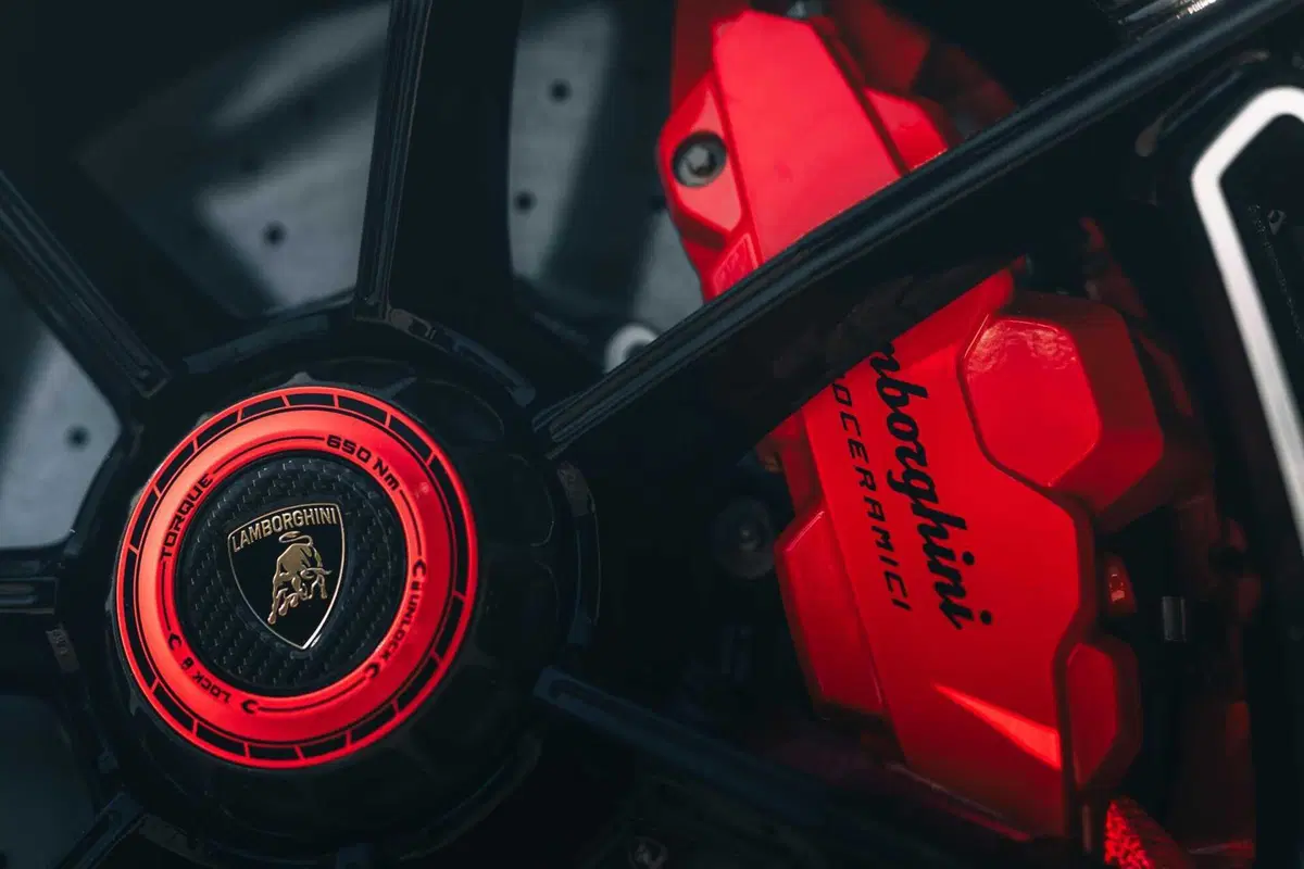 Lamborghini Fenomeno Roadster: 1080 CV ibridi a cielo aperto, ne nasceranno soltanto 15 nel mondo (63)