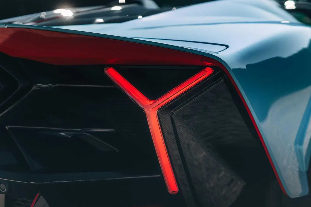 Lamborghini Fenomeno Roadster: 1080 CV ibridi a cielo aperto, ne nasceranno soltanto 15 nel mondo (64)