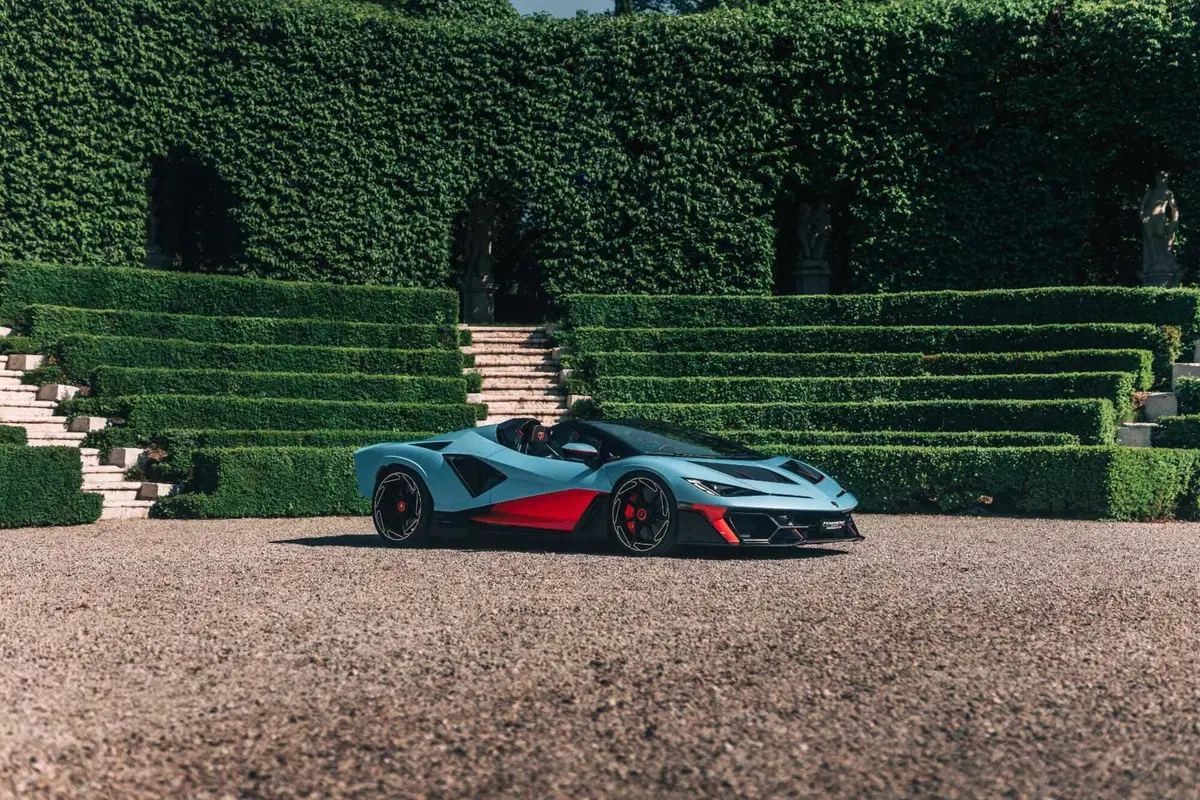 Lamborghini Fenomeno Roadster: 1080 CV ibridi a cielo aperto, ne nasceranno soltanto 15 nel mondo (74)