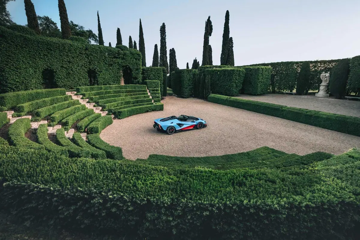 Lamborghini Fenomeno Roadster: 1080 CV ibridi a cielo aperto, ne nasceranno soltanto 15 nel mondo (81)