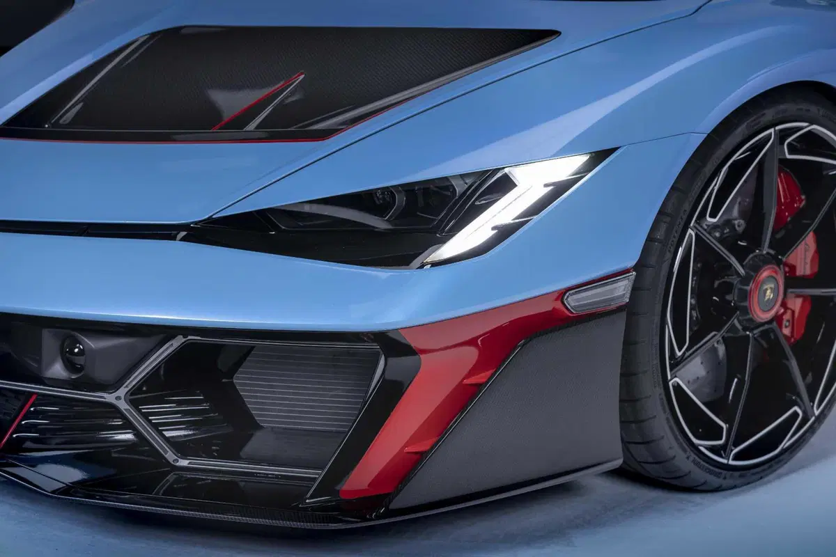 Lamborghini Fenomeno Roadster: 1080 CV ibridi a cielo aperto, ne nasceranno soltanto 15 nel mondo (6)