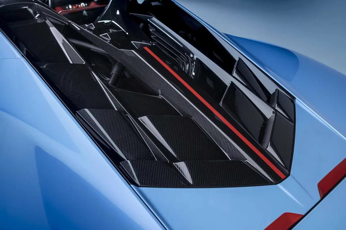 Lamborghini Fenomeno Roadster: 1080 CV ibridi a cielo aperto, ne nasceranno soltanto 15 nel mondo (8)