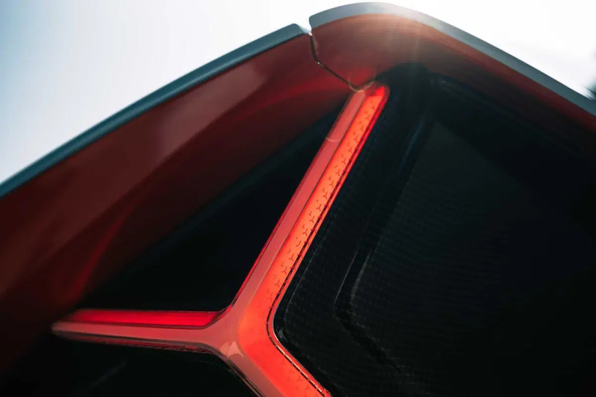 Lamborghini Fenomeno Roadster: 1080 CV ibridi a cielo aperto, ne nasceranno soltanto 15 nel mondo (15)