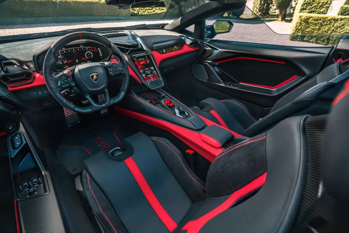 Lamborghini Fenomeno Roadster: 1080 CV ibridi a cielo aperto, ne nasceranno soltanto 15 nel mondo (17)