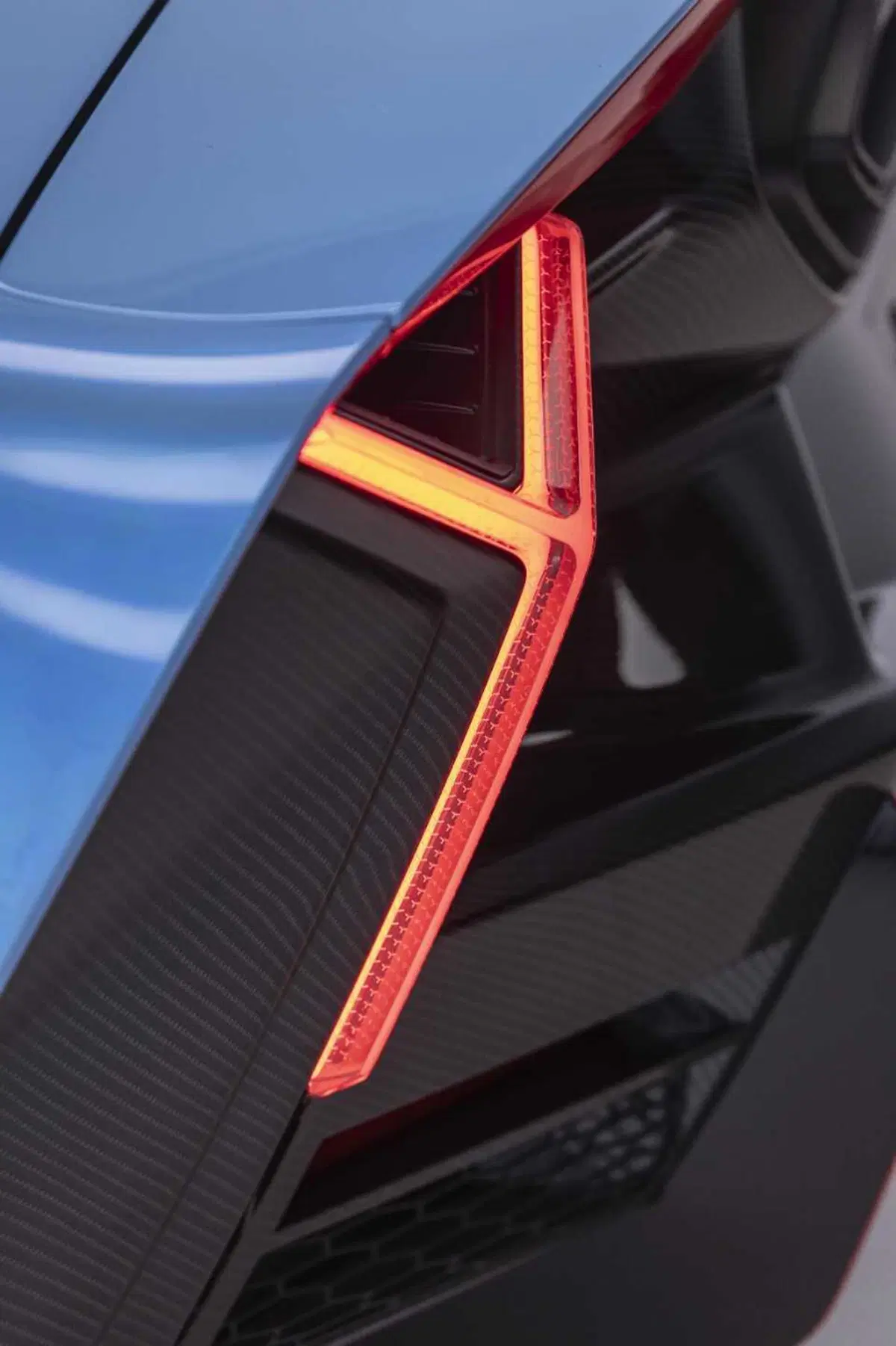 Lamborghini Fenomeno Roadster: 1080 CV ibridi a cielo aperto, ne nasceranno soltanto 15 nel mondo (18)
