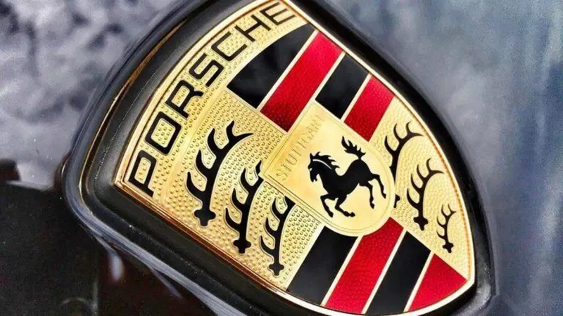 Porsche cambia strategia: chiuse divisioni e centinaia di esuberi nel maxi riassetto