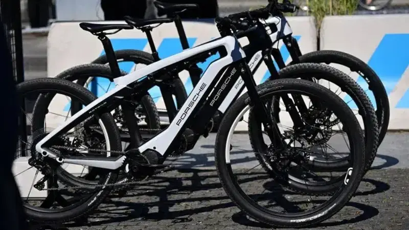 Porsche chiude la divisione e-bike: stop a Porsche eBike Performance e ritorno al core business automobilistico