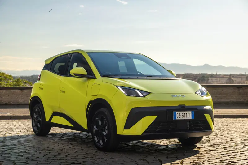 Cina, le auto elettriche fanno saltare il banco: per la prima volta superata la soglia del 60%
