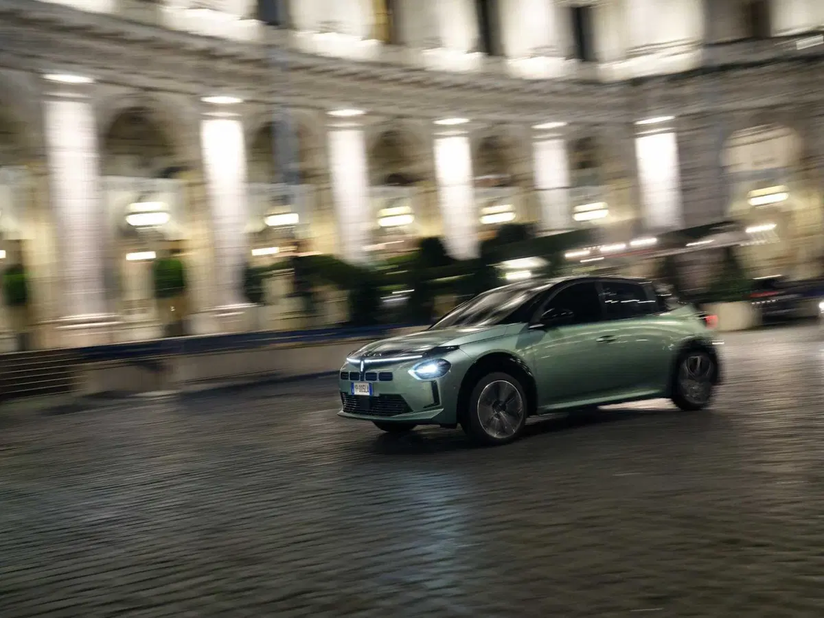 Lancia Ypsilon Turbo 100: la nuova citycar benzina debutta nei porte aperte del 16 e 17 maggio (4)