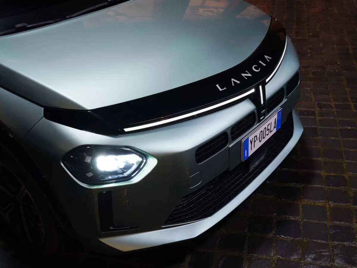 Lancia Ypsilon Turbo 100: la nuova citycar benzina debutta nei porte aperte del 16 e 17 maggio (5)