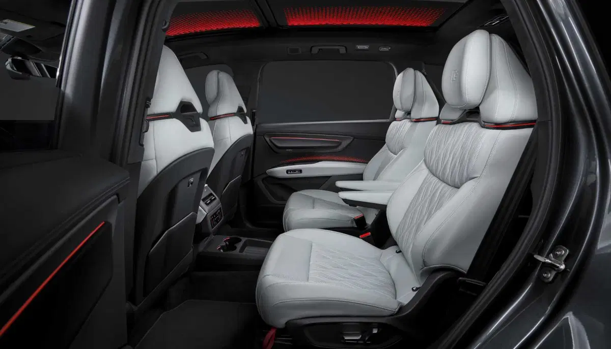 Nuova Audi Q9, dentro il SUV di lusso di Ingolstadt: porte elettriche, sette posti e 4D Sound (7)