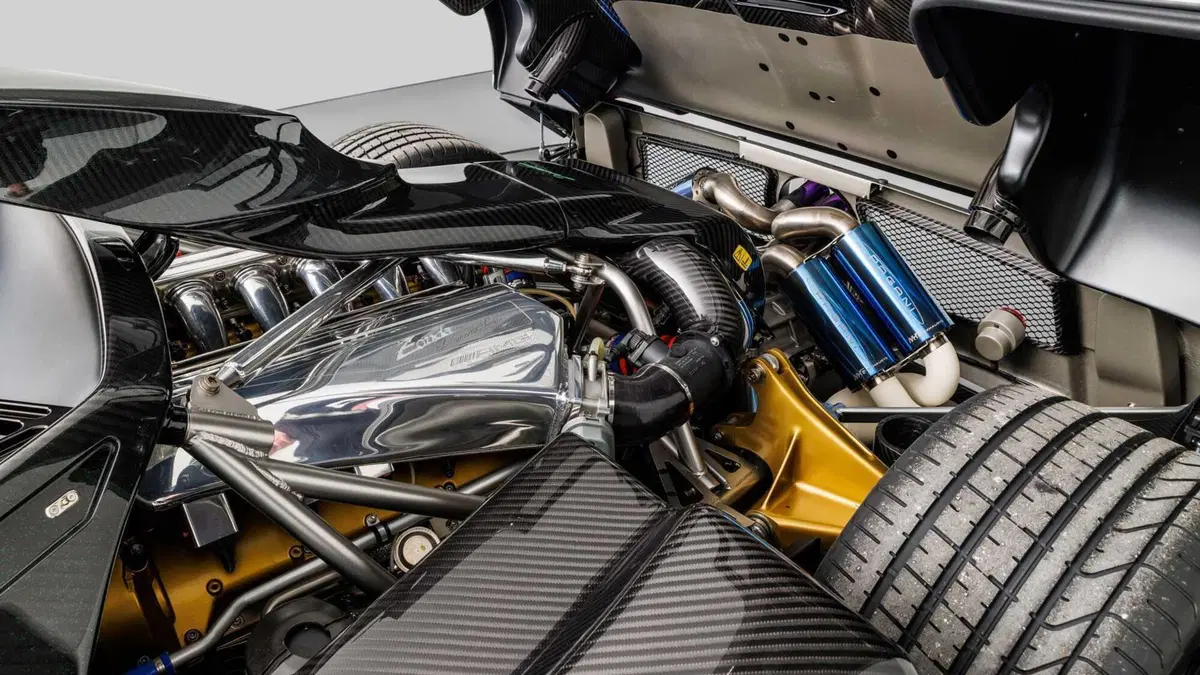 Motore V12 AMG (3)