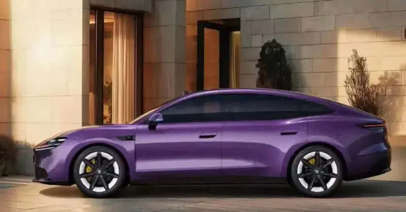 Nuova MG 07 Fastback: la berlina elettrificata che segna la svolta premium del marchio