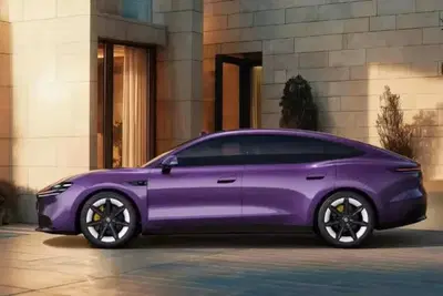 Nuova MG 07 Fastback: la berlina elettrificata che segna la svolta premium del marchio