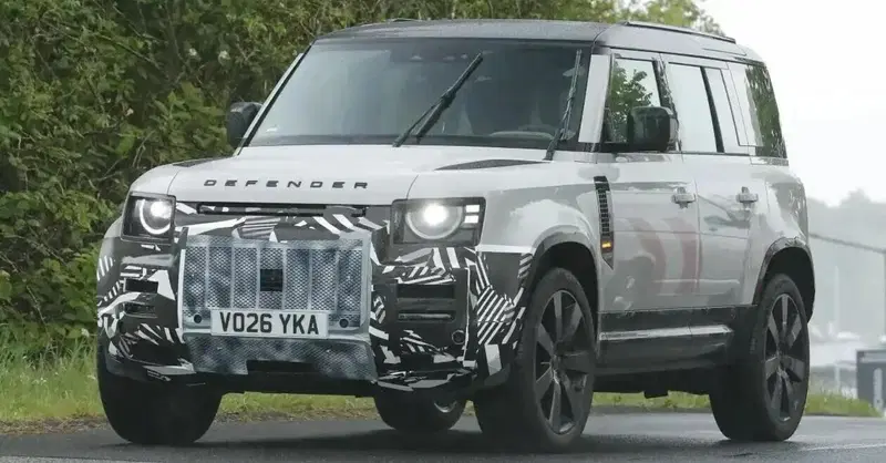 Nuova Land Rover Defender 2026: il fuoristrada da record si aggiorna ancora