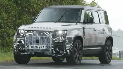 Nuova Land Rover Defender 2026: il fuoristrada da record si aggiorna ancora
