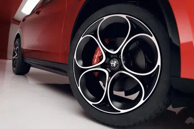 Alfa Romeo Stelvio cambia ancora: arriva l&rsquo;aggiornamento Euro 7 che ne allunga la vita