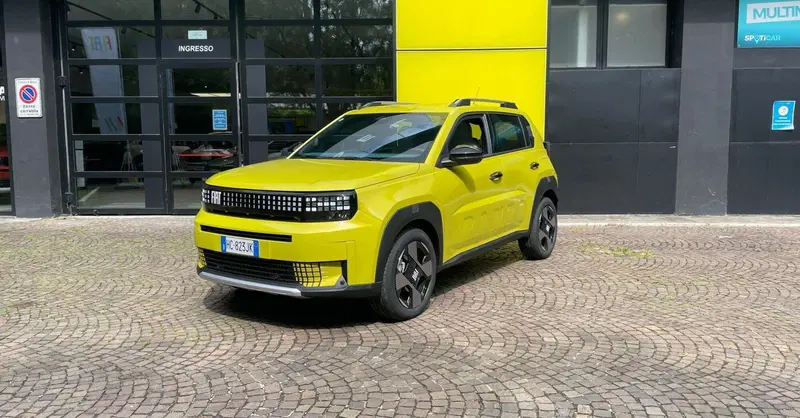 Fiat Grande Panda Manuale: arriva la benzina da 100 CV con cambio a sei marce [VIDEO]