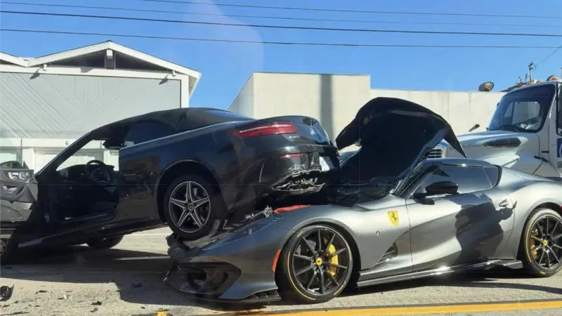 Ferrari 812 Competizione Aperta: una delle 599 si schianta a Malibu contro una Mercedes Classe E