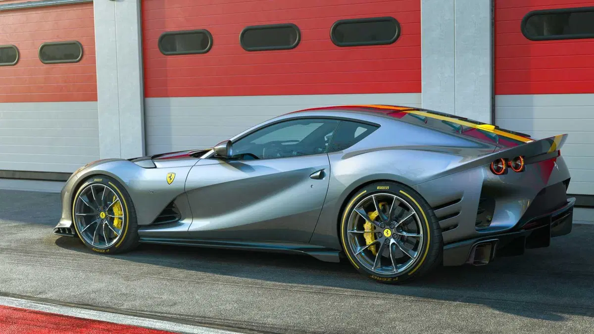 Ferrari 812 Competizione A (2)
