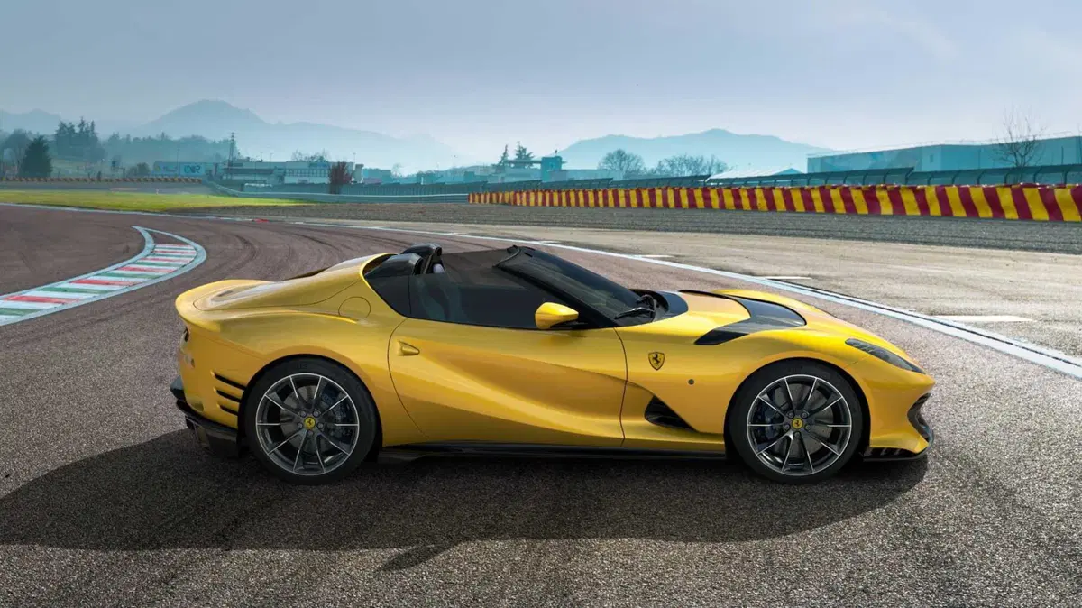 Ferrari 812 Competizione A (3)