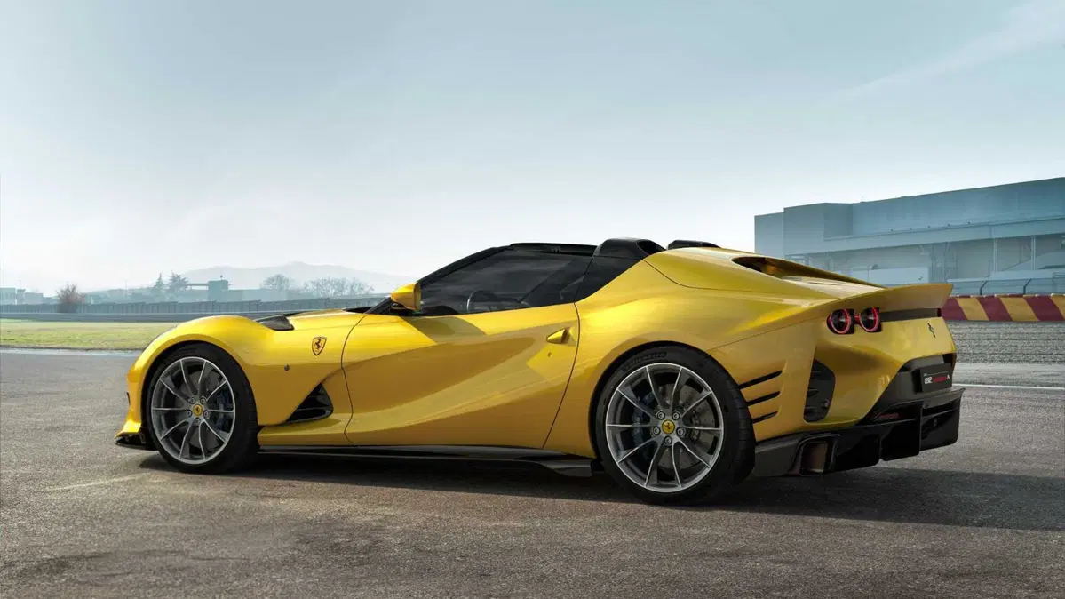 Ferrari 812 Competizione A (4)