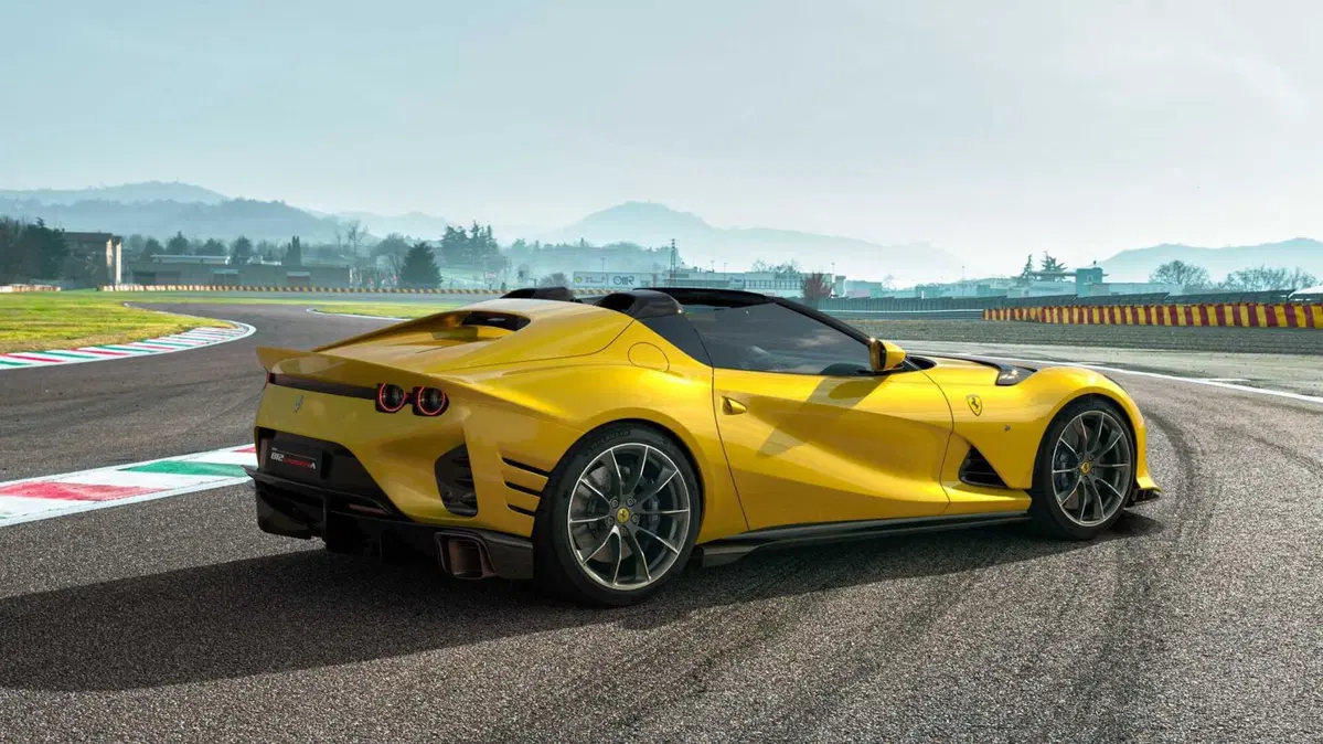 Ferrari 812 Competizione A (5)