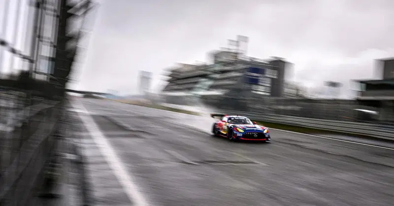 Sold out e un solo obiettivo: la storia. Guida completa alla 24 Ore del N&uuml;rburgring 2026 con Max Verstappen