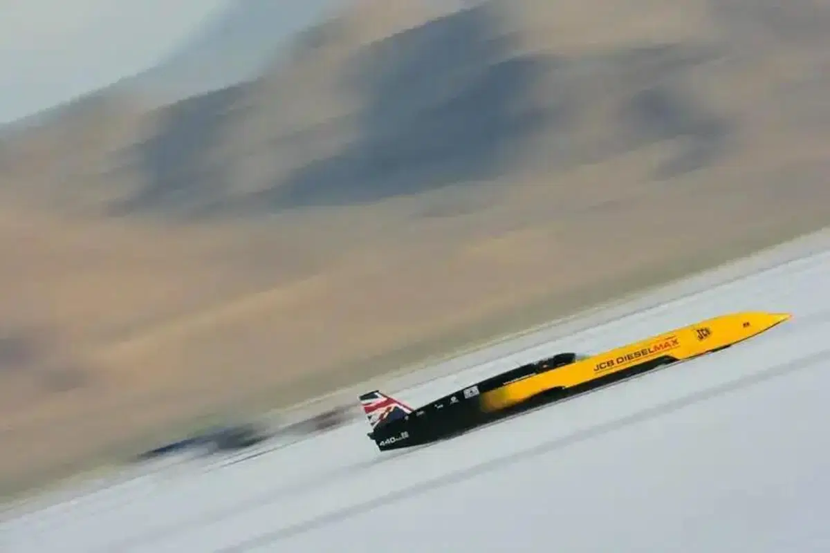 JCB Hydromax, la sfida folle dell'idrogeno a 563 km/h: il colosso britannico torna a Bonneville (2)