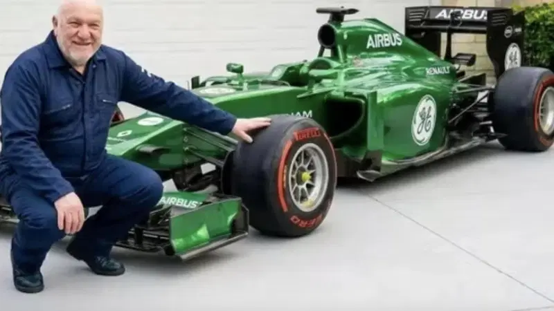 Si costruisce una Formula 1 in garage partendo da una scocca rotta: ci ha messo 10 anni e 166.000 euro