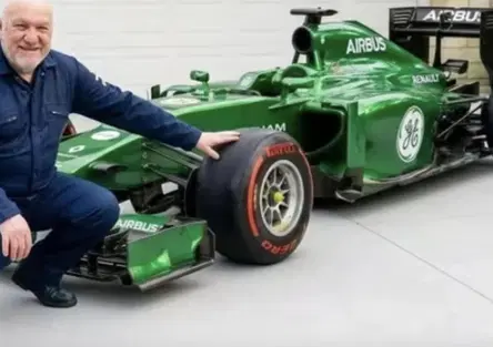Si costruisce una Formula 1 in garage partendo da una scocca rotta: ci ha messo 10 anni e 166.000 euro