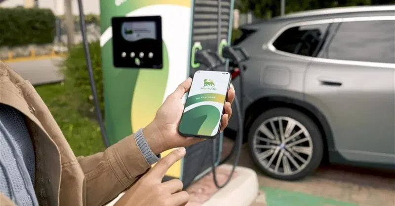 Auto elettrica: paga 27 euro per una mini ricarica, scoppia il caso della fattura salatissima