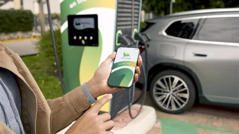 Auto elettrica: paga 27 euro per una mini ricarica, scoppia il caso della fattura salatissima