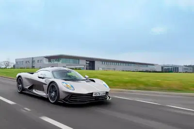 Aston Martin cerca liquidit&agrave;: nuova iniezione di capitali per salvare il marchio britannico
