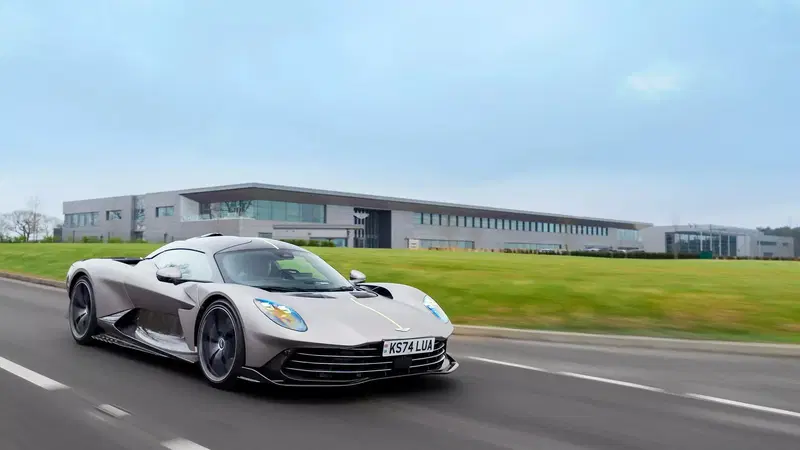 Aston Martin cerca liquidit&agrave;: nuova iniezione di capitali per salvare il marchio britannico