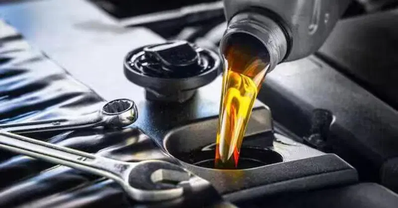 Crisi Iran e stretti di Hormuz: allarme per la carenza globale di lubrificanti e olio motore
