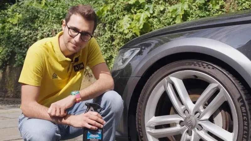 Lavare un&rsquo;auto non basta pi&ugrave;: ecco i segreti per mantenerla davvero nel tempo.