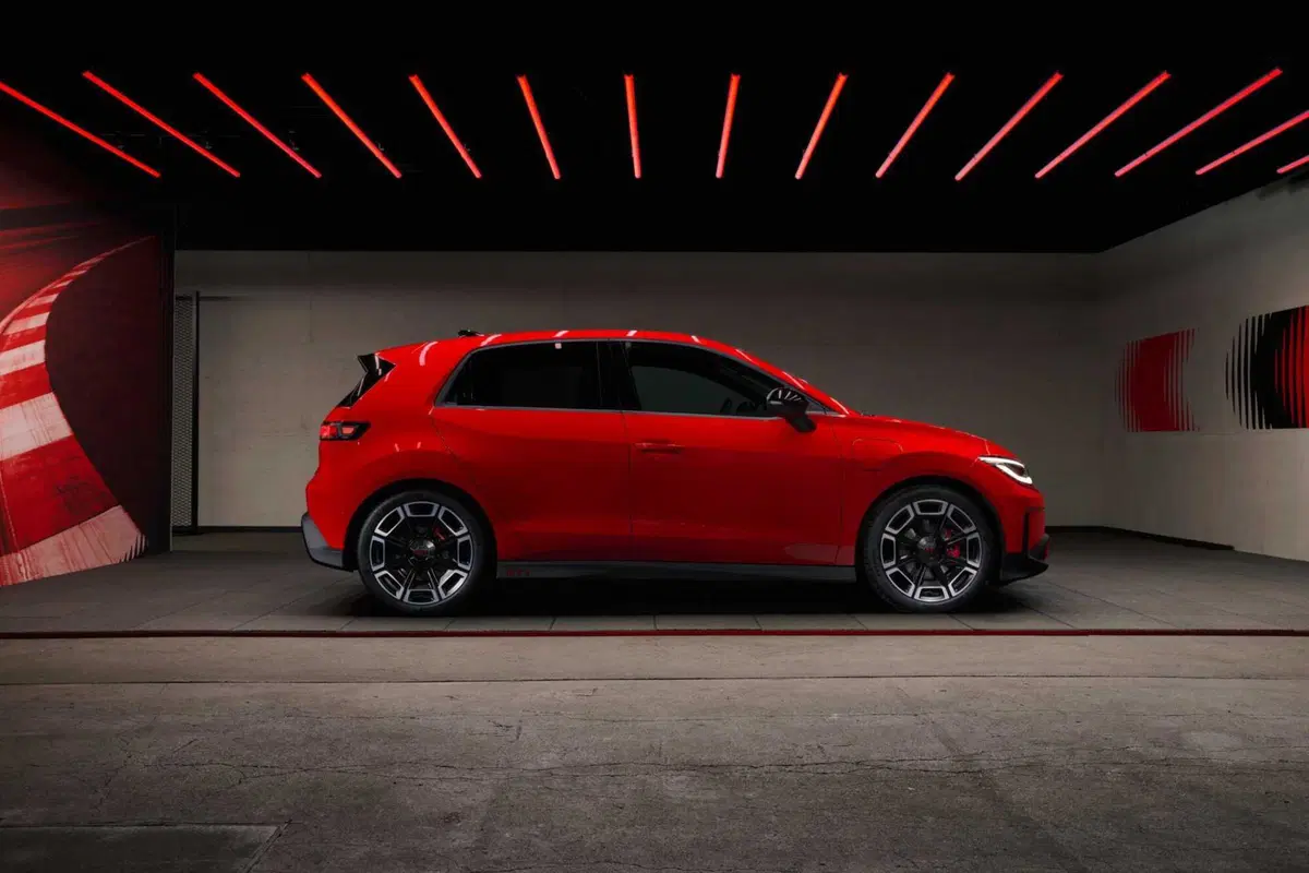 Volkswagen ID. Polo GTI: la prima GTI elettrica in 50 anni di storia | Esterni, interni e caratteristiche [VIDEO] (3)