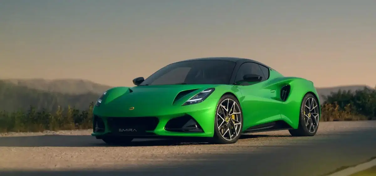 Lotus Emira cambia cuore: addio ai motori Toyota e AMG, arriva il V6 ibrido di Horse