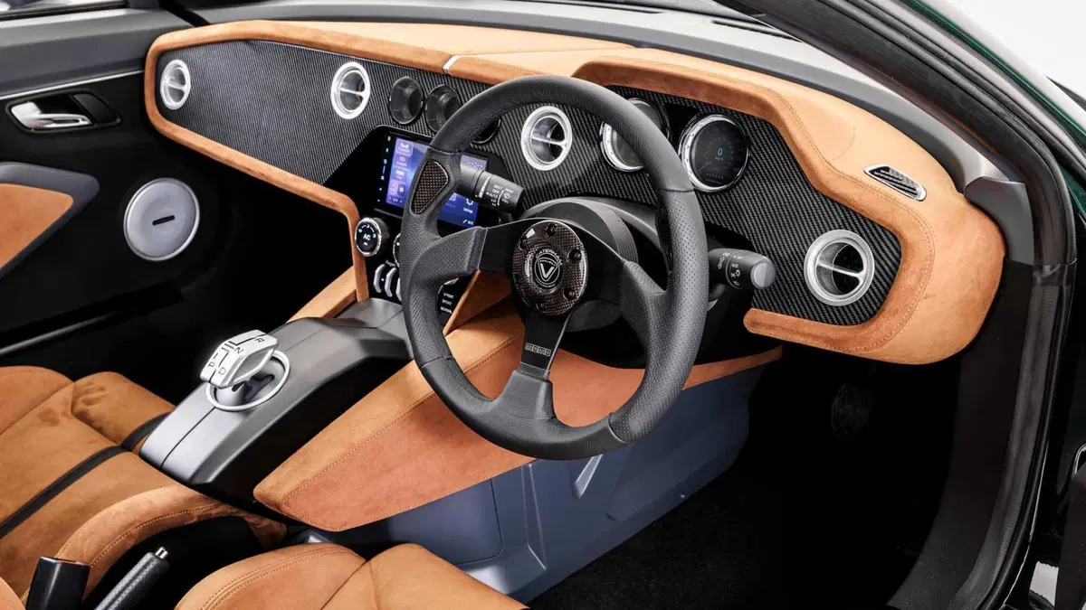 Caterham Project V, la sportiva elettrica britannica gira in pista: 268 CV e l'eco della Ferrari F355 (4)