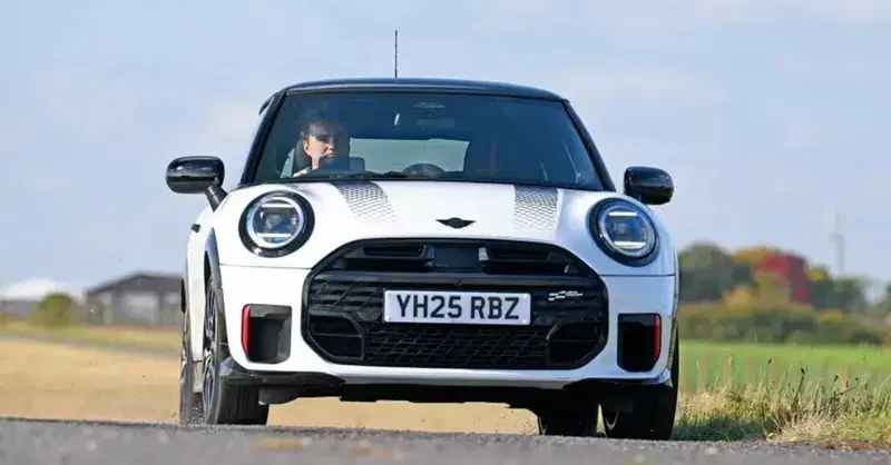 Mini Cooper cambia ancora: in arrivo un restyling pi&ugrave; grande del previsto