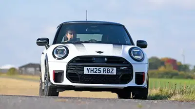 Mini Cooper cambia ancora: in arrivo un restyling pi&ugrave; grande del previsto