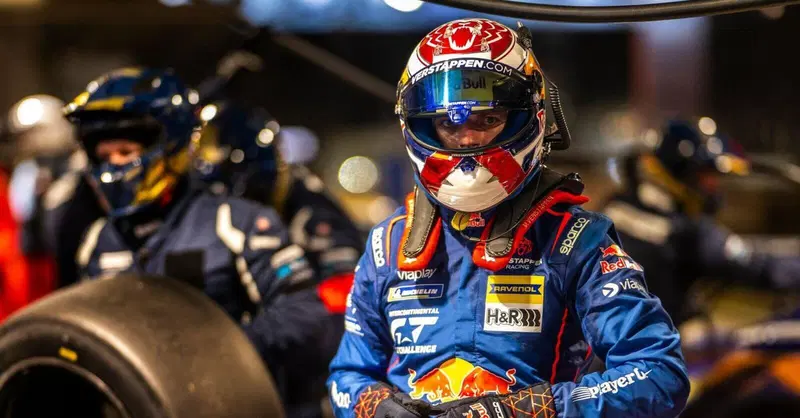 Max Verstappen avrebbe meritato la vittoria al N&uuml;rburging: ecco come ha surclassato gli specialisti nella notte