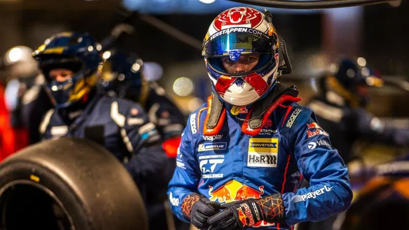Max Verstappen avrebbe meritato la vittoria al N&uuml;rburging: ecco come ha surclassato gli specialisti nella notte