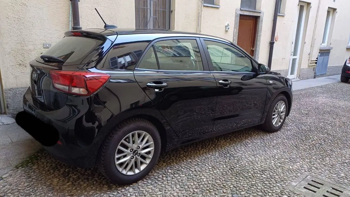Kia Rio usata a Como (3)