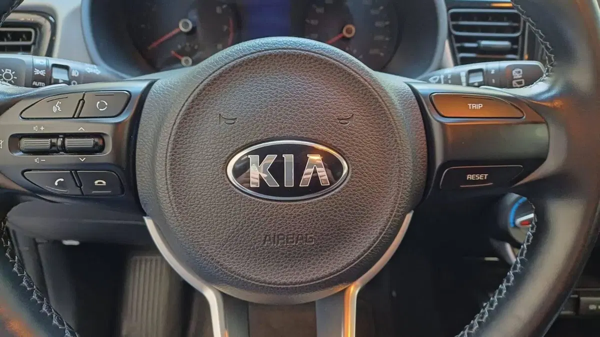 Kia Rio usata a Como (6)