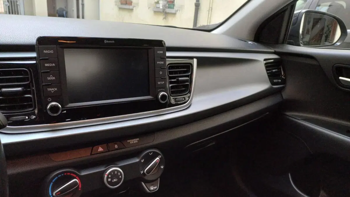 Kia Rio usata a Como (7)