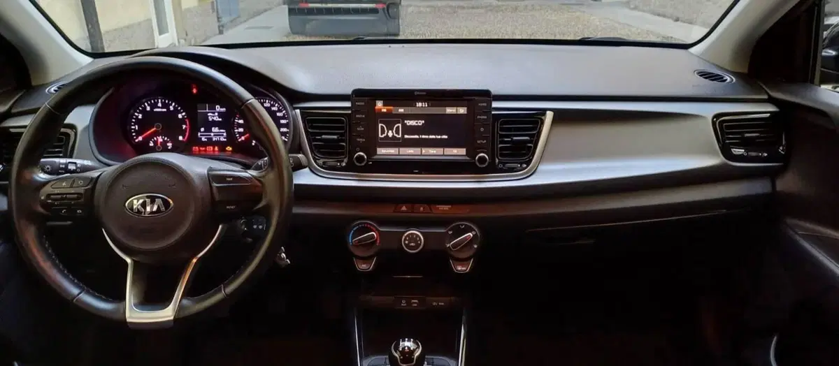 Kia Rio usata a Como (8)