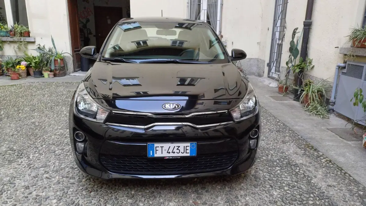Kia Rio usata a Como (2)